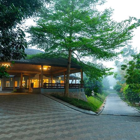 Отель Sterling Wayanad Салтэн-Батери Экстерьер фото