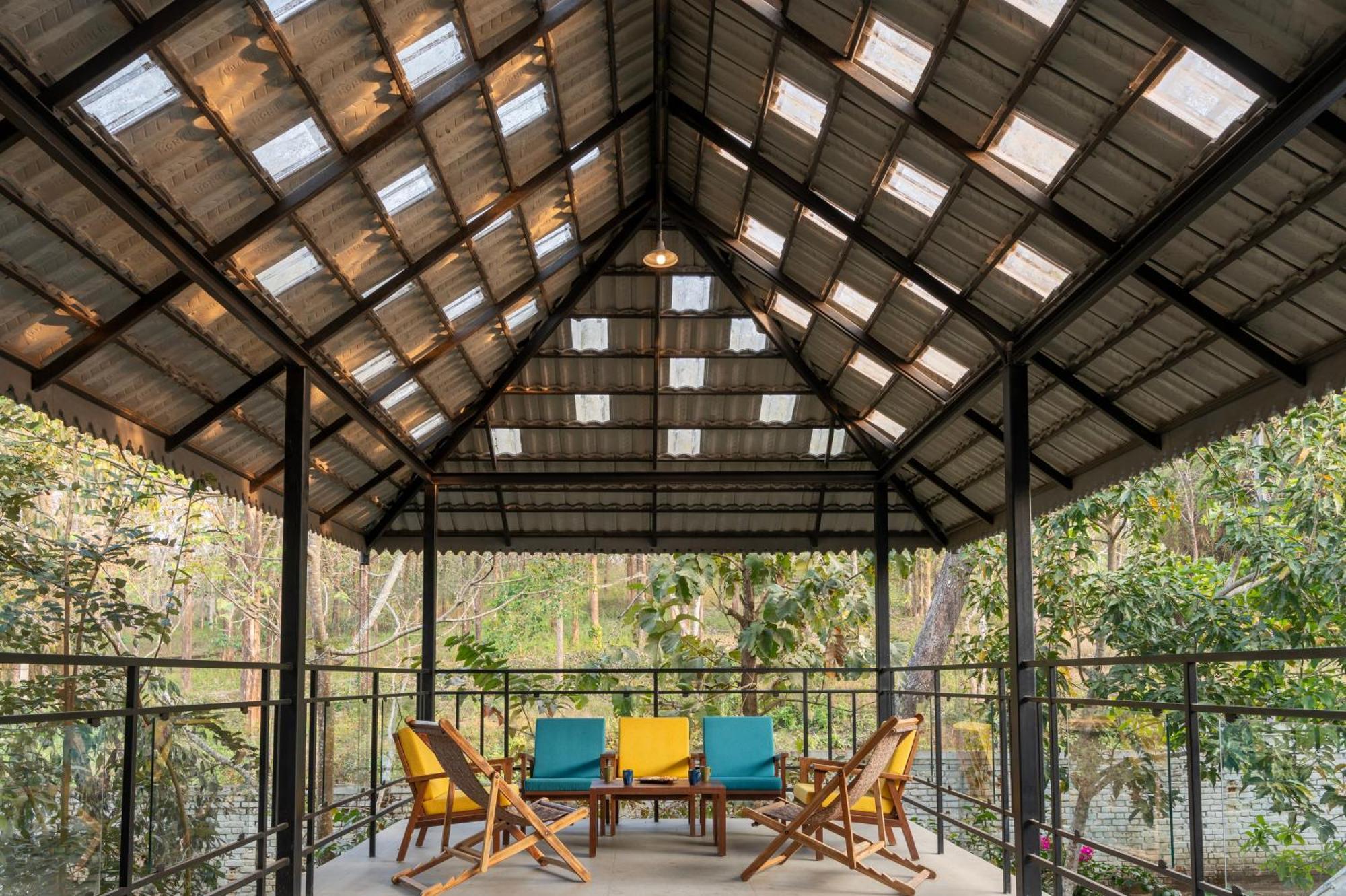 Отель Sterling Wayanad Салтэн-Батери Экстерьер фото