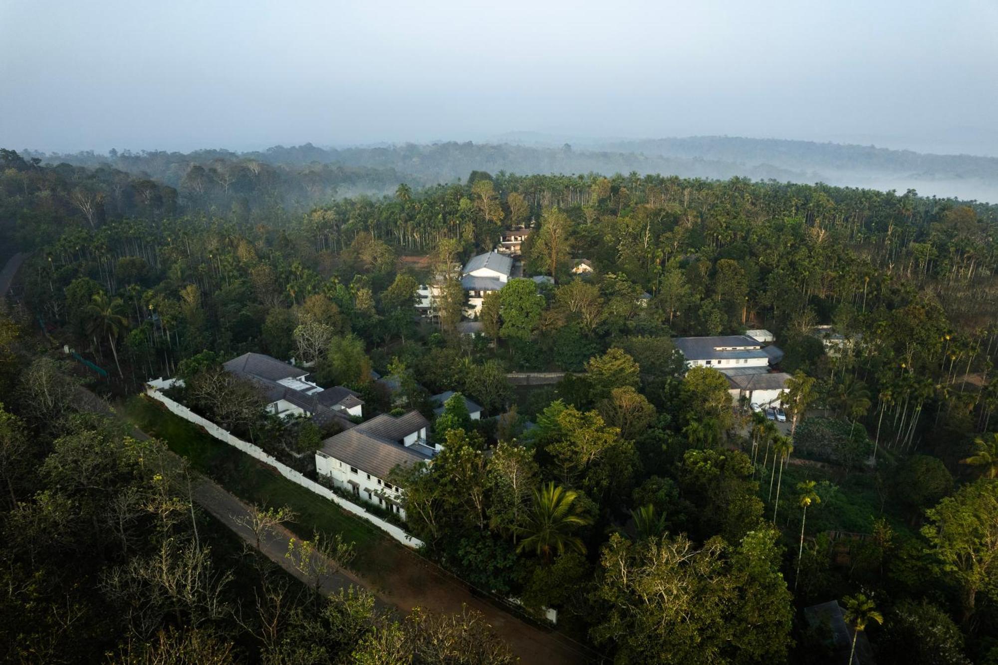 Отель Sterling Wayanad Салтэн-Батери Экстерьер фото